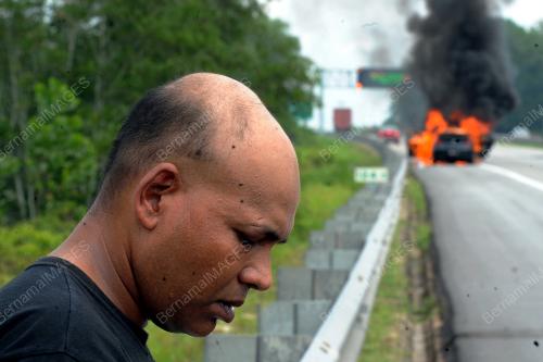 PH02_22112016_TERBAKAR