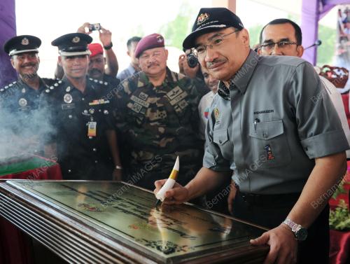 DATUK SERI HISHAMUDDIN TUN HUSSEIN