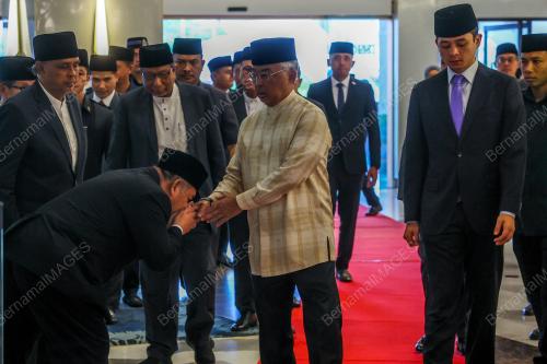 AL-SULTAN ABDULLAH RI'AYATUDDIN AL-MUSTAFA BILLAH SHAH