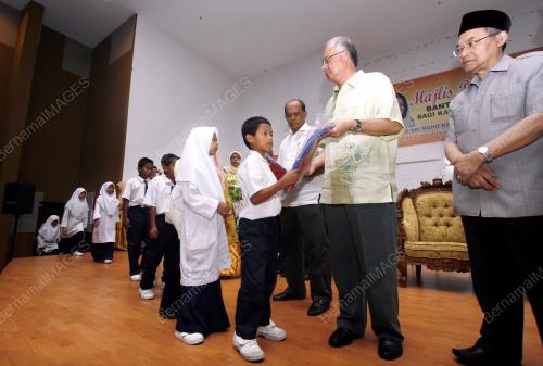MOHD NAJIB TUN ABDUL RAZAK