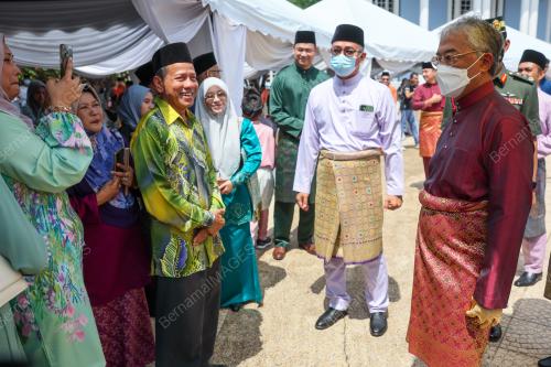 AL-SULTAN ABDULLAH RI'AYATUDDIN AL-MUSTAFA BILLAH SHAH