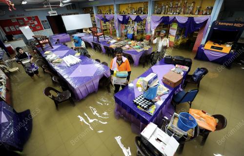 PH02_24122012_BANJIR