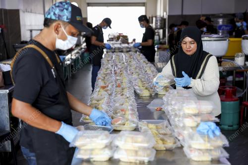 TERIMA TEMPAHAN 2500 PEK MAKANAN SETIAP HARI