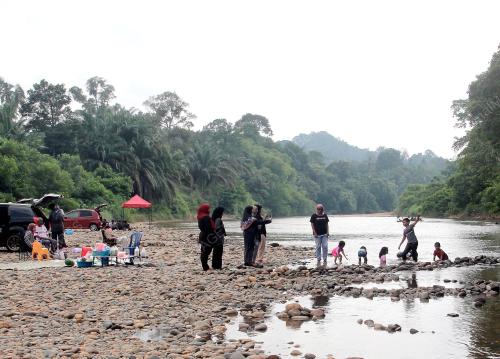 BERKELAH CUTI HUJUNG MINGGU