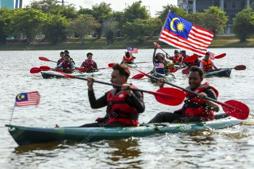 BERIADAH DENGAN SEMANGAT KEMERDEKAAN