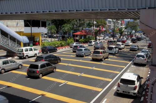 KENDERAAN MENINGKAT PADA CUTI HUJUNG MINGGU