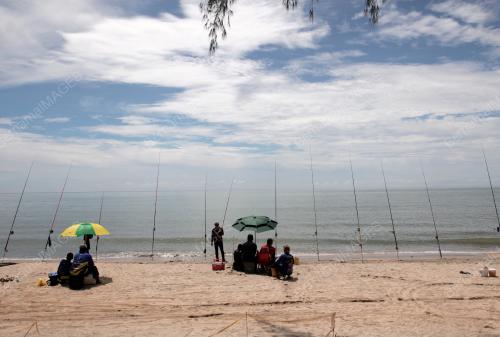 PEMANCING IKAN SANGGUP BERPANAS DEMI HOBI