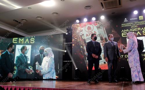 DATUK SERI WAN ROSDY WAN ISMAIL