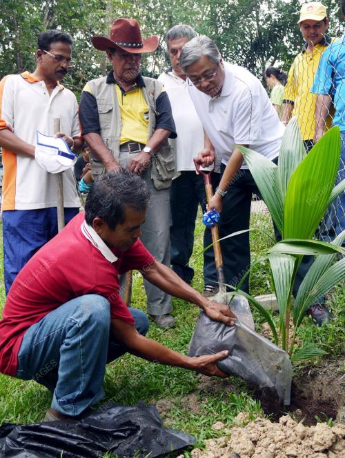 ISMAIL SABRI YAAKOB