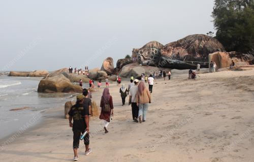 MURAL PENYU GERGASI DI PANTAI TANJUNG PELINDUNG