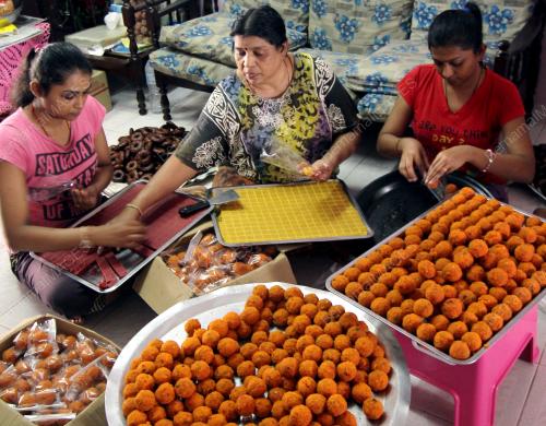 PH02_27102016_KUIH_MANISAN