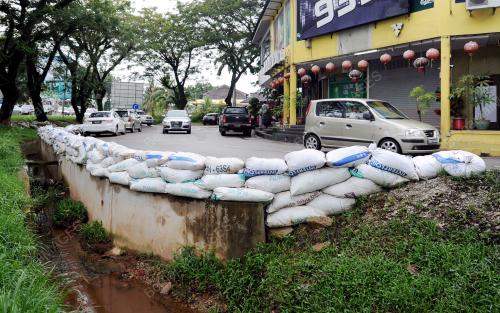 PH02_27122016_BANJIR