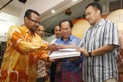 AHMAD MASLAN