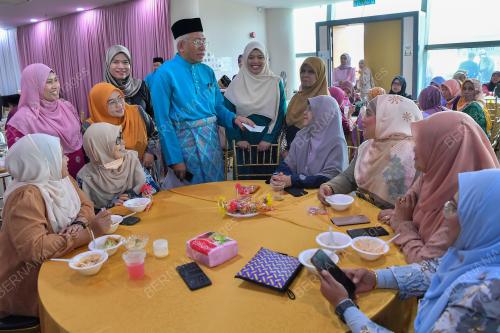 DATUK SERI MAHDZIR KHALID