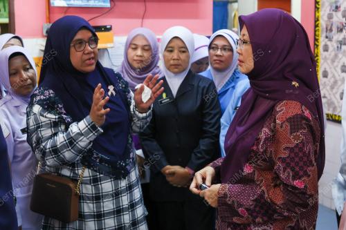 DR ZALIHA MUSTAFA