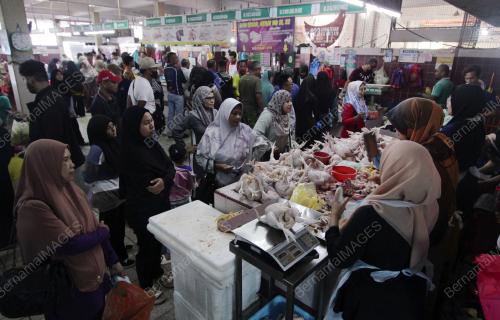 MEMBELI AYAM SEGAR MENJELANG AIDILADHA