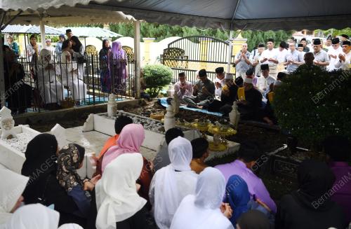 PH02_28112017_TUNKU_AZIZAH