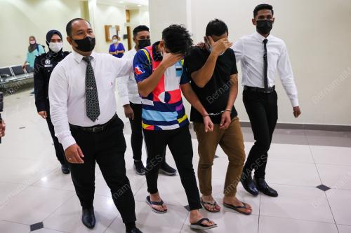 DUA BEKAS KAKITANGAN SUK PAHANG DIDAKWA