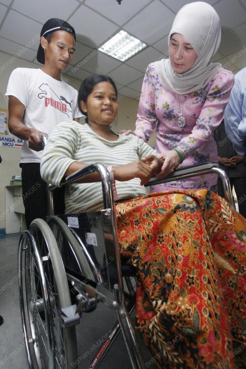 TUNKU AZIZAH AMINAH MAIMUNAH ISKANDARIAH