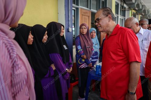 DATUK SERI WAN ROSDY WAN ISMAIL