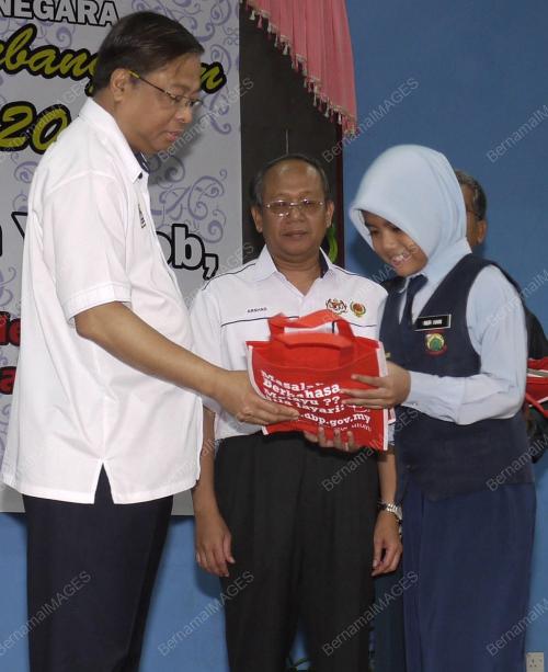 DATUK SERI ISMAIL SABRI YAAKOB