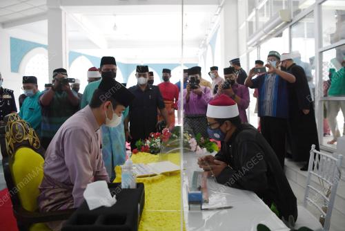 TENGKU HASSANAL IBRAHIM ALAM SHAH AL-SULTAN ABDULLAH