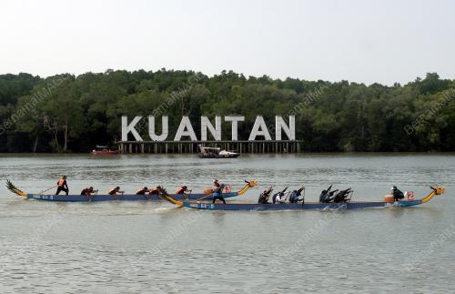 PERTANDINGAN PERAHU NAGA