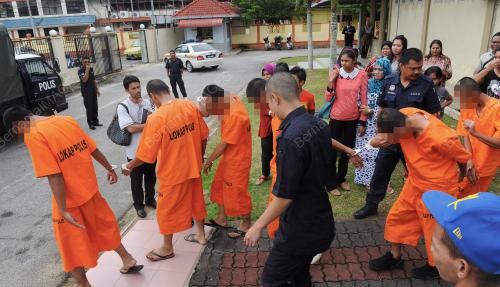 PH02_30092013_MAHKAMAH1