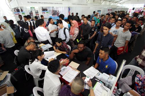 PH02_30092017_JOBFAIR