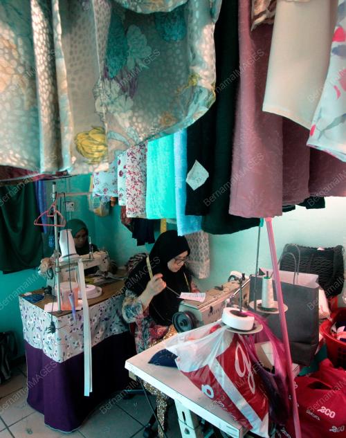 TUKANG JAHIT PAKAIAN RAYA WANITA
