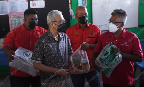 DATUK SERI ISMAIL SABRI YAAKOB