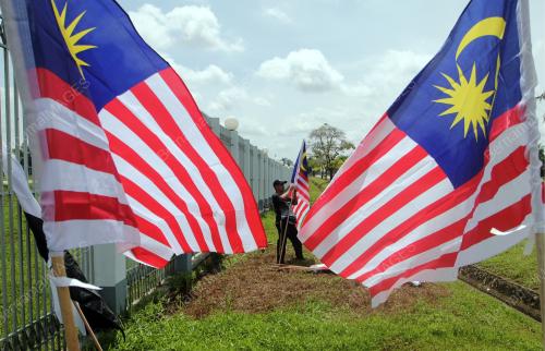 MEMASANG JALUR GEMILANG