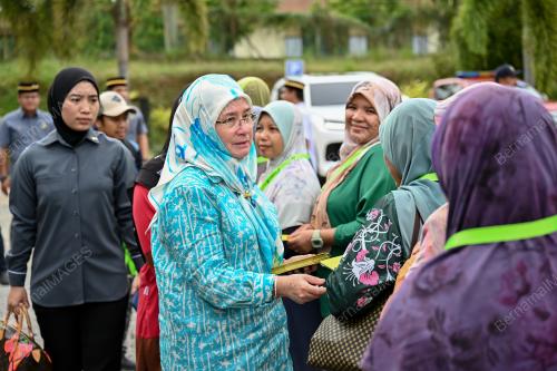 TUNKU AZIZAH AMINAH MAIMUNAH ISKANDARIAH