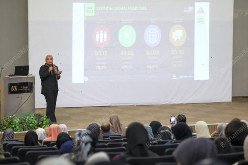 HAZNITA MOHAMAD LAZIM