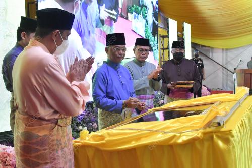 AL-SULTAN ABDULLAH RI'AYATUDDIN AL-MUSTAFA BILLAH SHAH