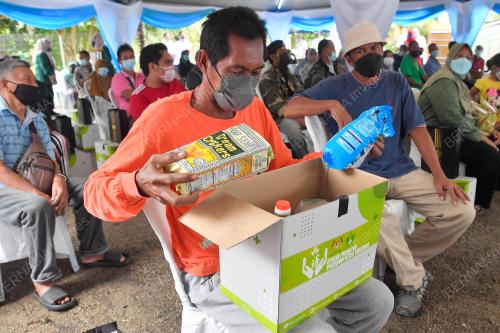 RISDA BANTU RINGANKAN BEBAN PEKEBUN KECIL