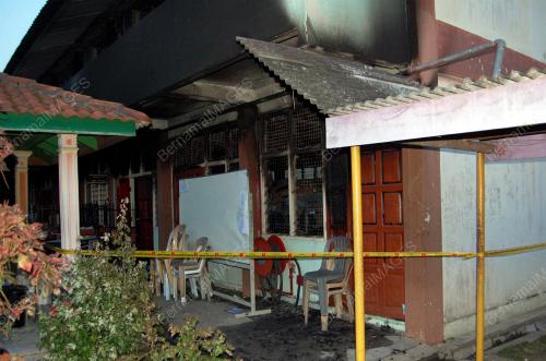 BANGUNAN SEKOLAH TERBAKAR