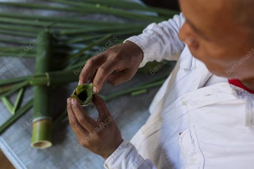 LEMANG DAUN TEBU