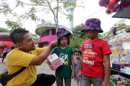 MEMBELI TOPI