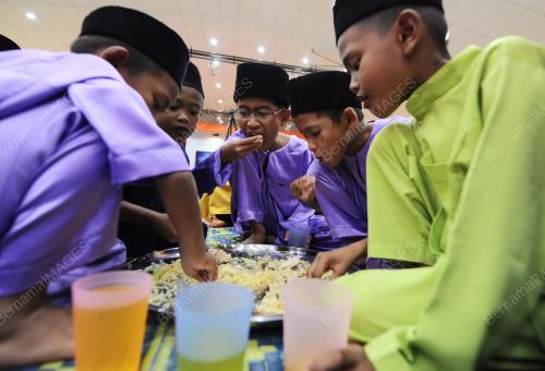 BERBUKA PUASA