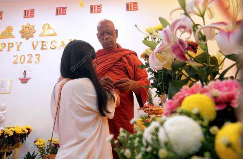 TINJAUAN HARI WESAK
