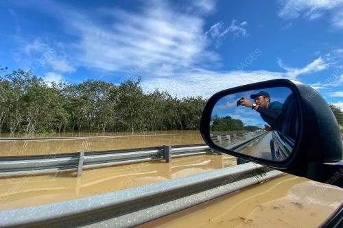 LEBUHRAYA PANTAI TIMUR BANJIR
