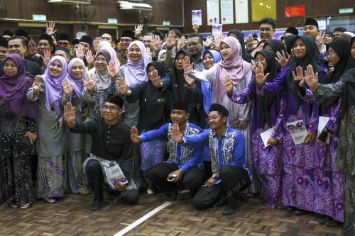 FADHLINA SIDEK