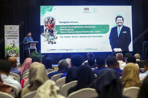 DATUK SERI DR MOHD UZIR MAHIDIN