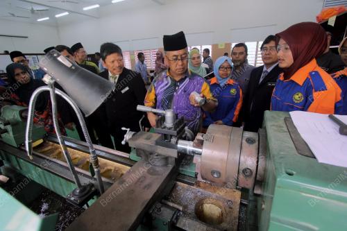 DATUK SERI ISMAIL ABD MUTTALIB