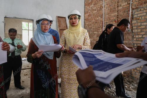 DR ZALIHA MUSTAFA