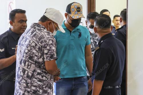KERABAT PAHANG DIDAKWA CEDERAKAN INDIVIDU DENGAN PISAU