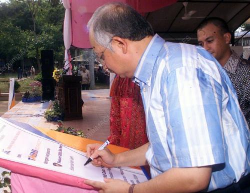 NAJIB TUN RAZAK