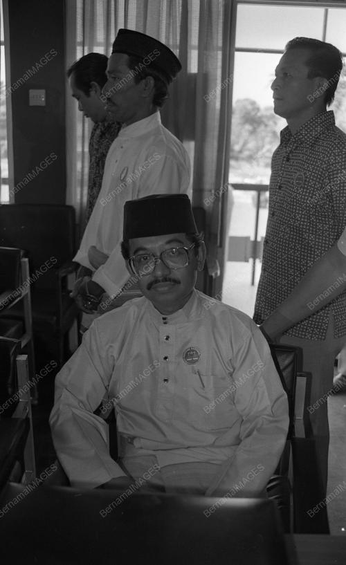PENAMAAN CALON