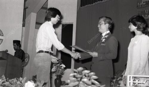 DR. TAN TIONG HONG